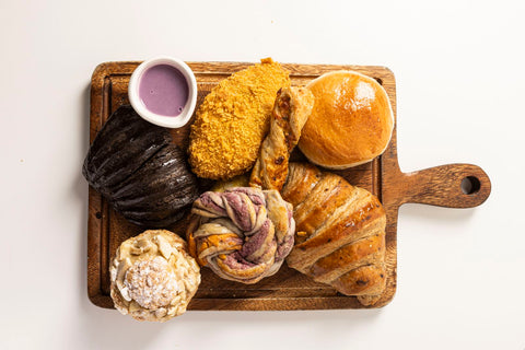 Assorted Breads and Pastries (Medium)