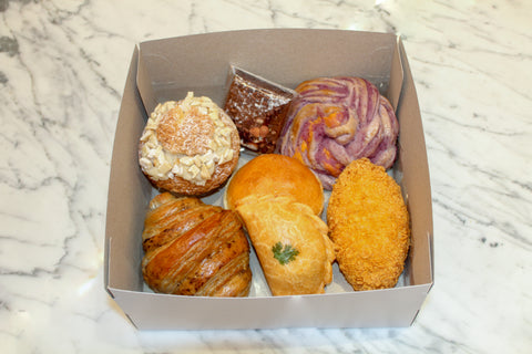 Assorted Breads and Pastries (Medium)