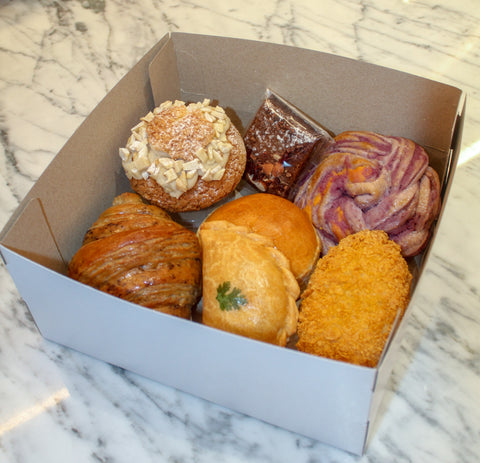 Assorted Breads and Pastries (Medium)