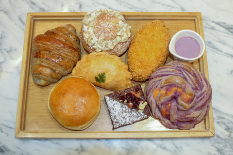 Assorted Breads and Pastries (Medium)